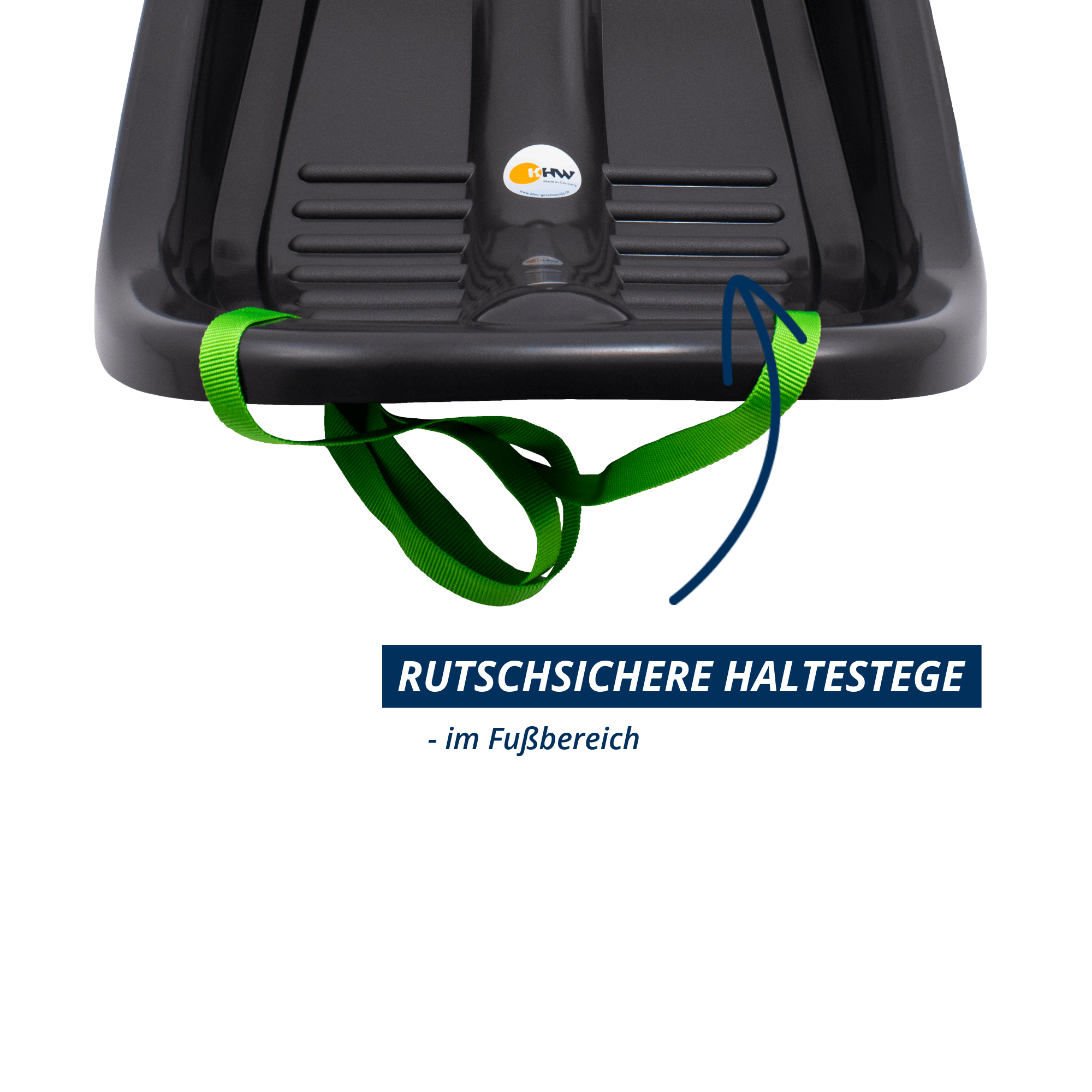 Detailansicht des Fußbereichs eines anthraziten Schlittens mit grünen, rutschsicheren Haltestegen und Zugseil.
